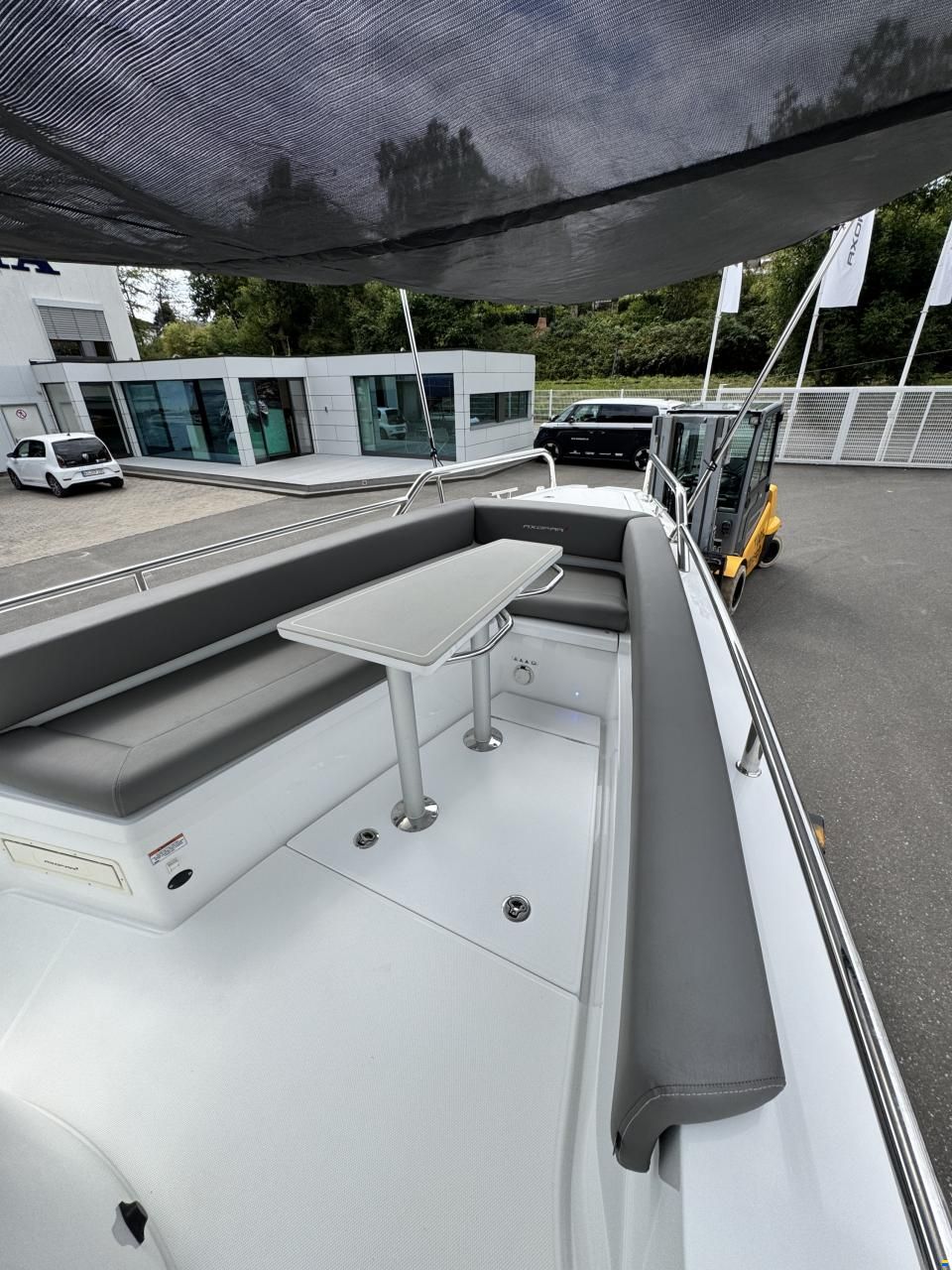 Axopar 28 Cabin