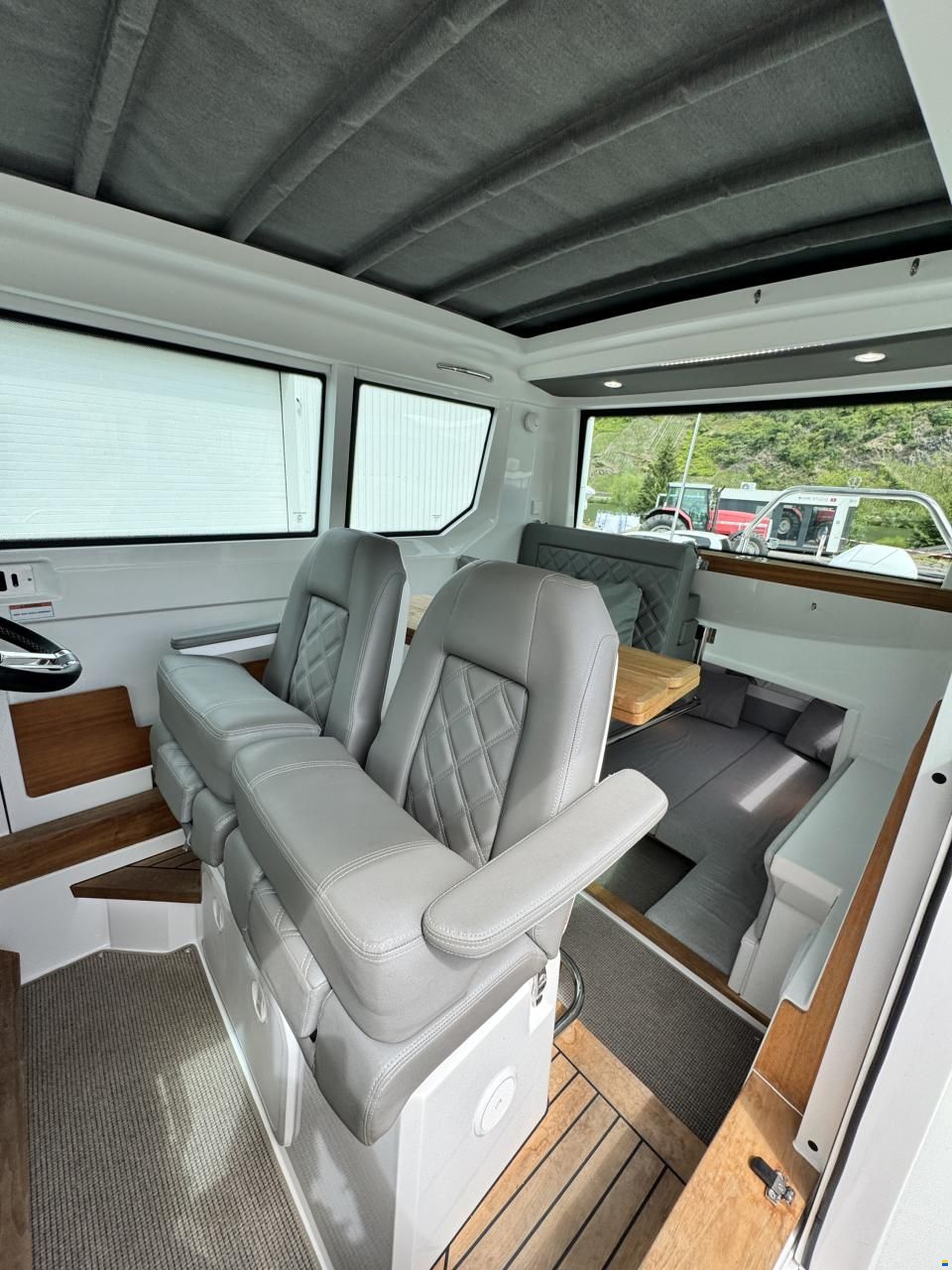 Axopar 28 Cabin