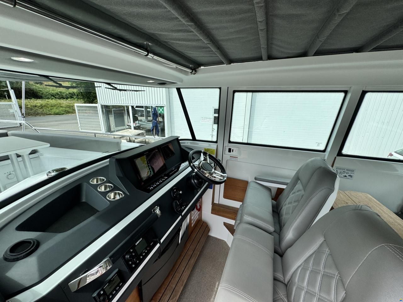 Axopar 28 Cabin