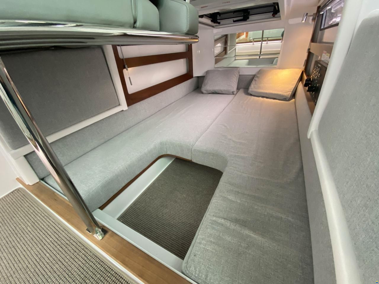 Axopar 28 Cabin