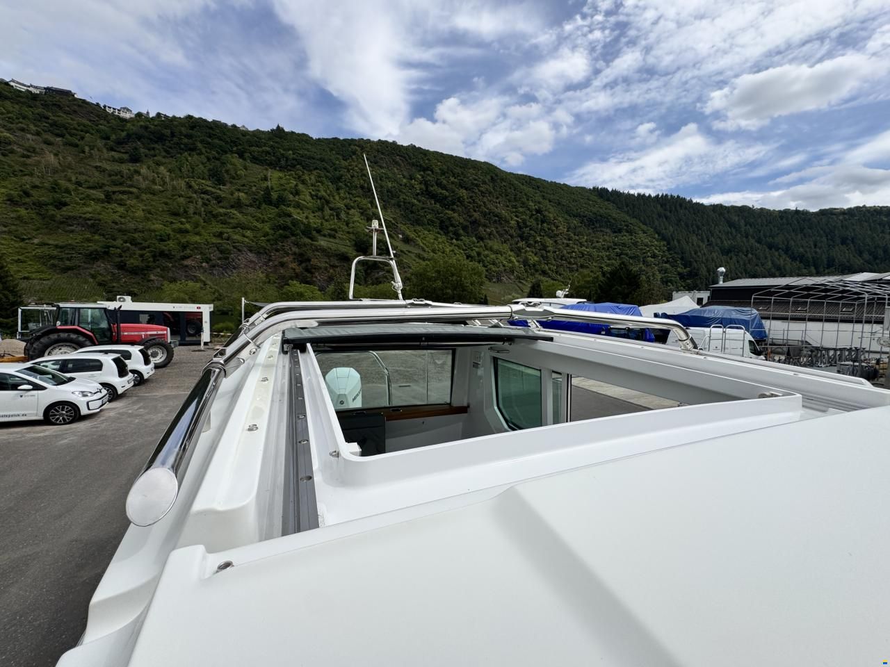 Axopar 28 Cabin
