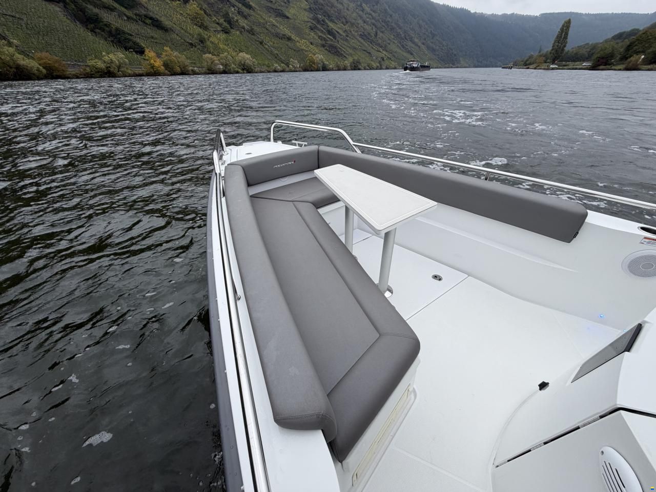 Axopar 28 Cabin