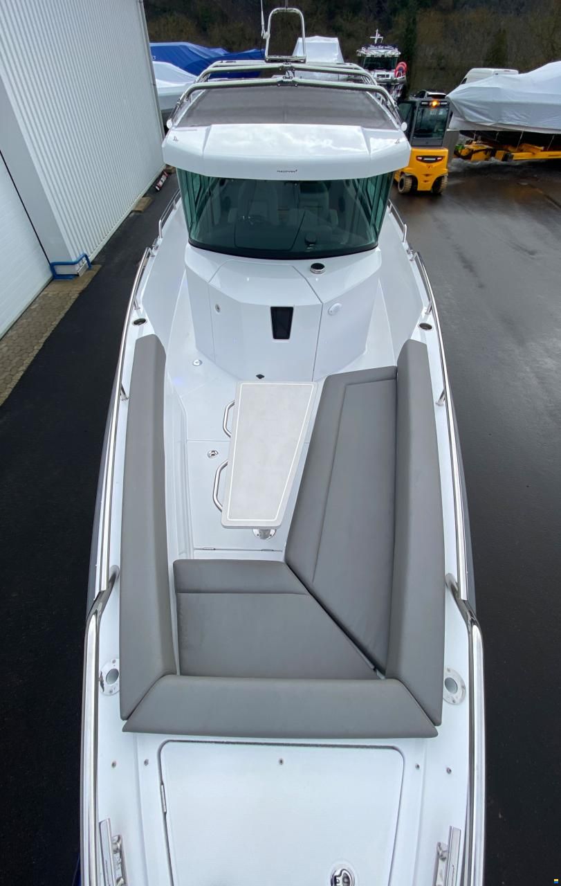 Axopar 28 Cabin