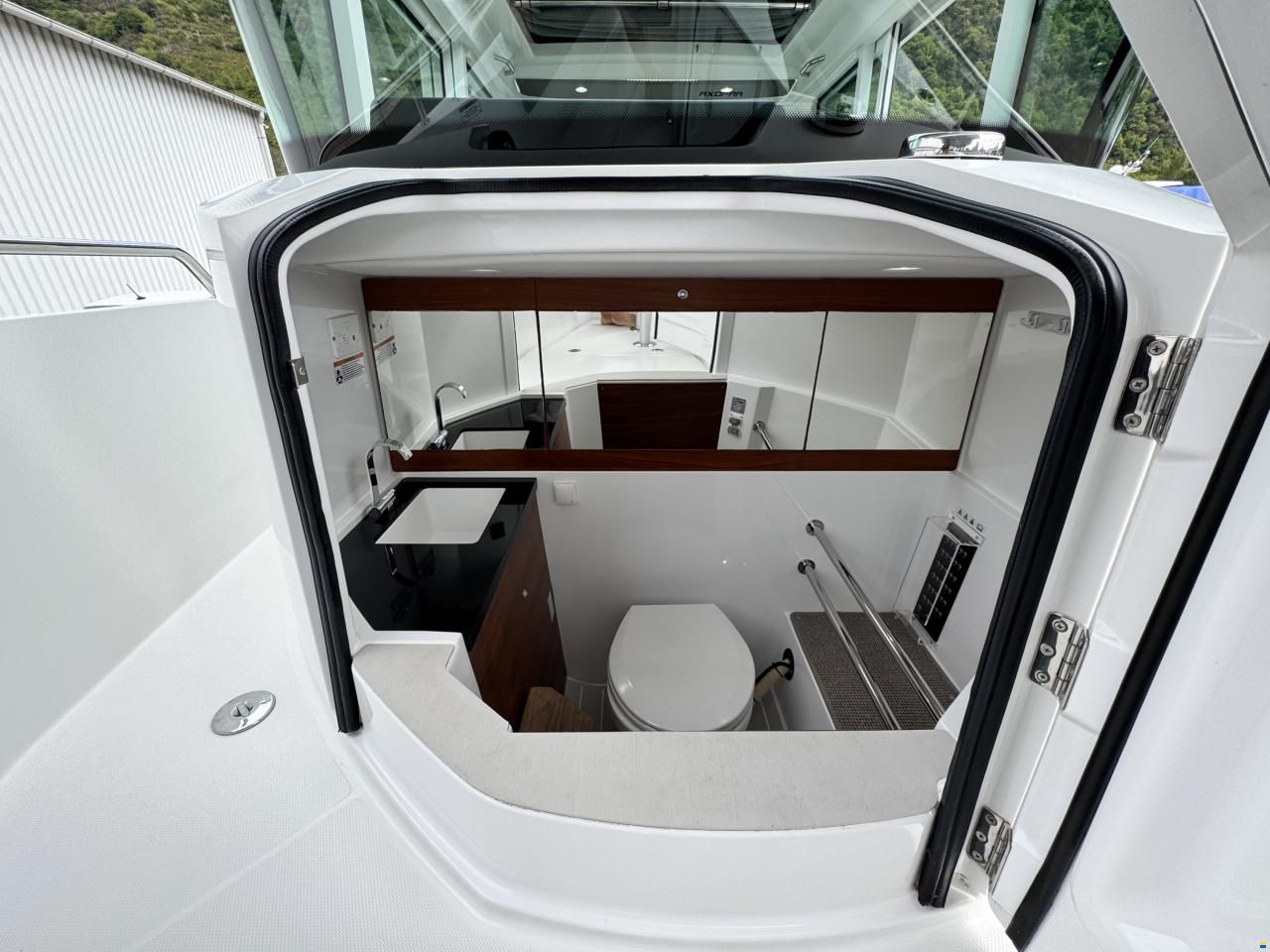 Axopar 28 Cabin