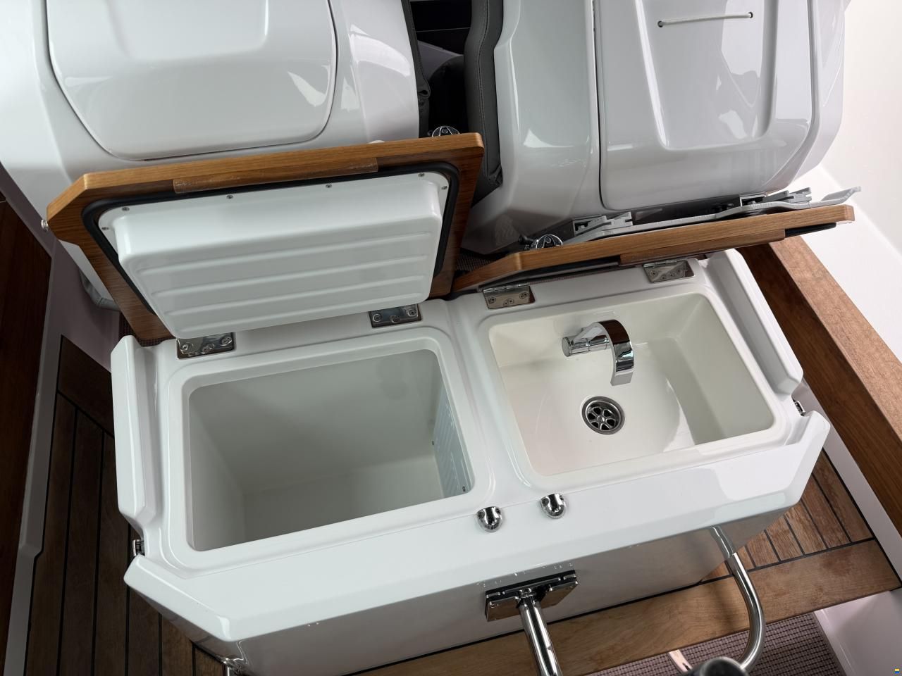 Axopar 28 Cabin