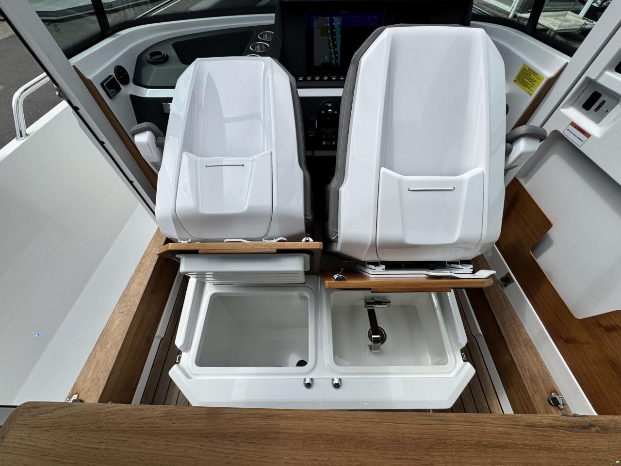 Axopar 28 Cabin