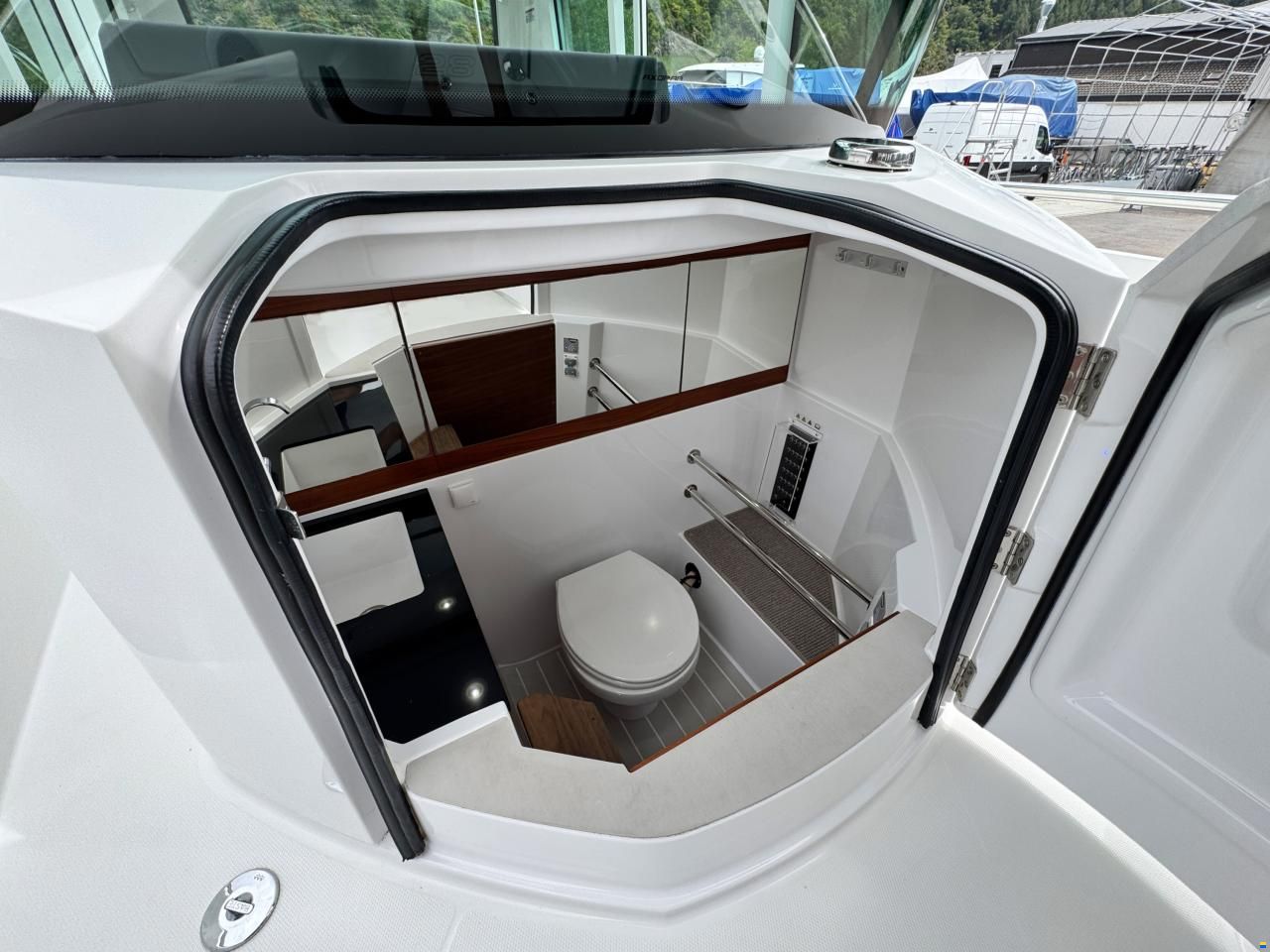 Axopar 28 Cabin