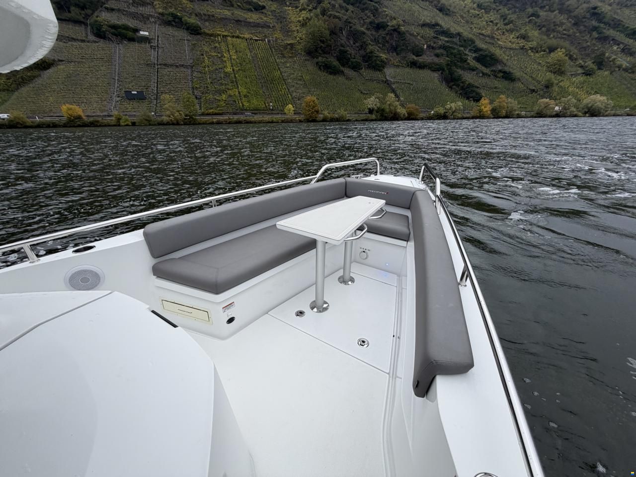 Axopar 28 Cabin
