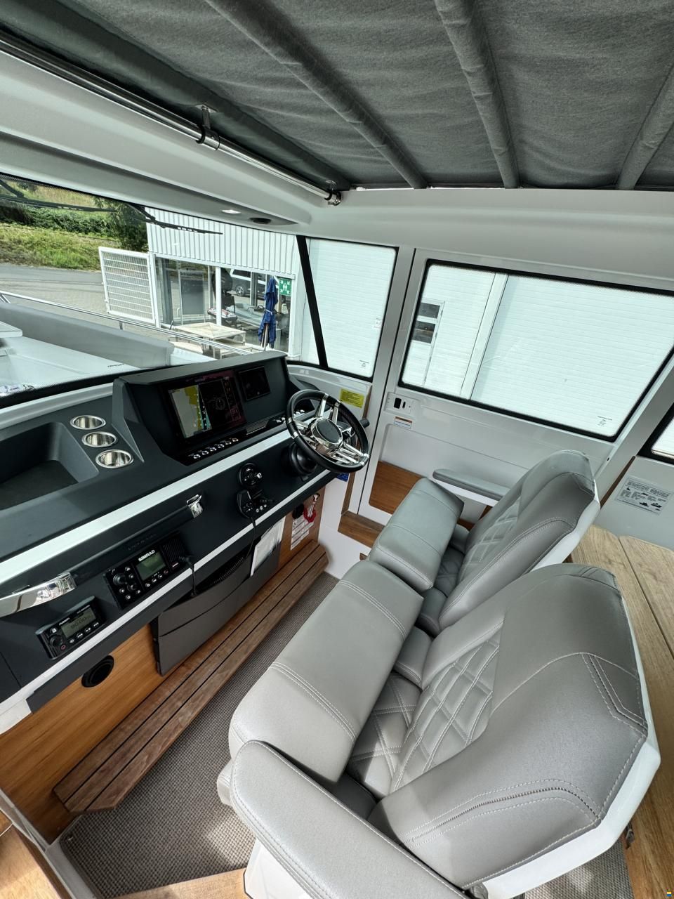 Axopar 28 Cabin