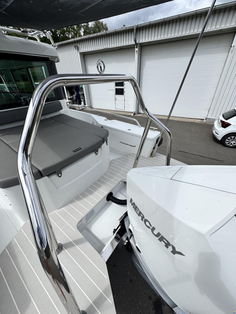 Axopar 28 Cabin