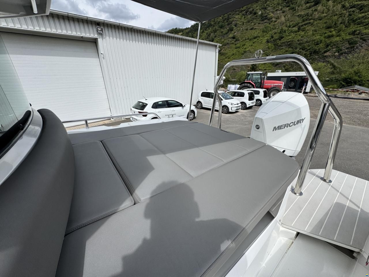 Axopar 28 Cabin