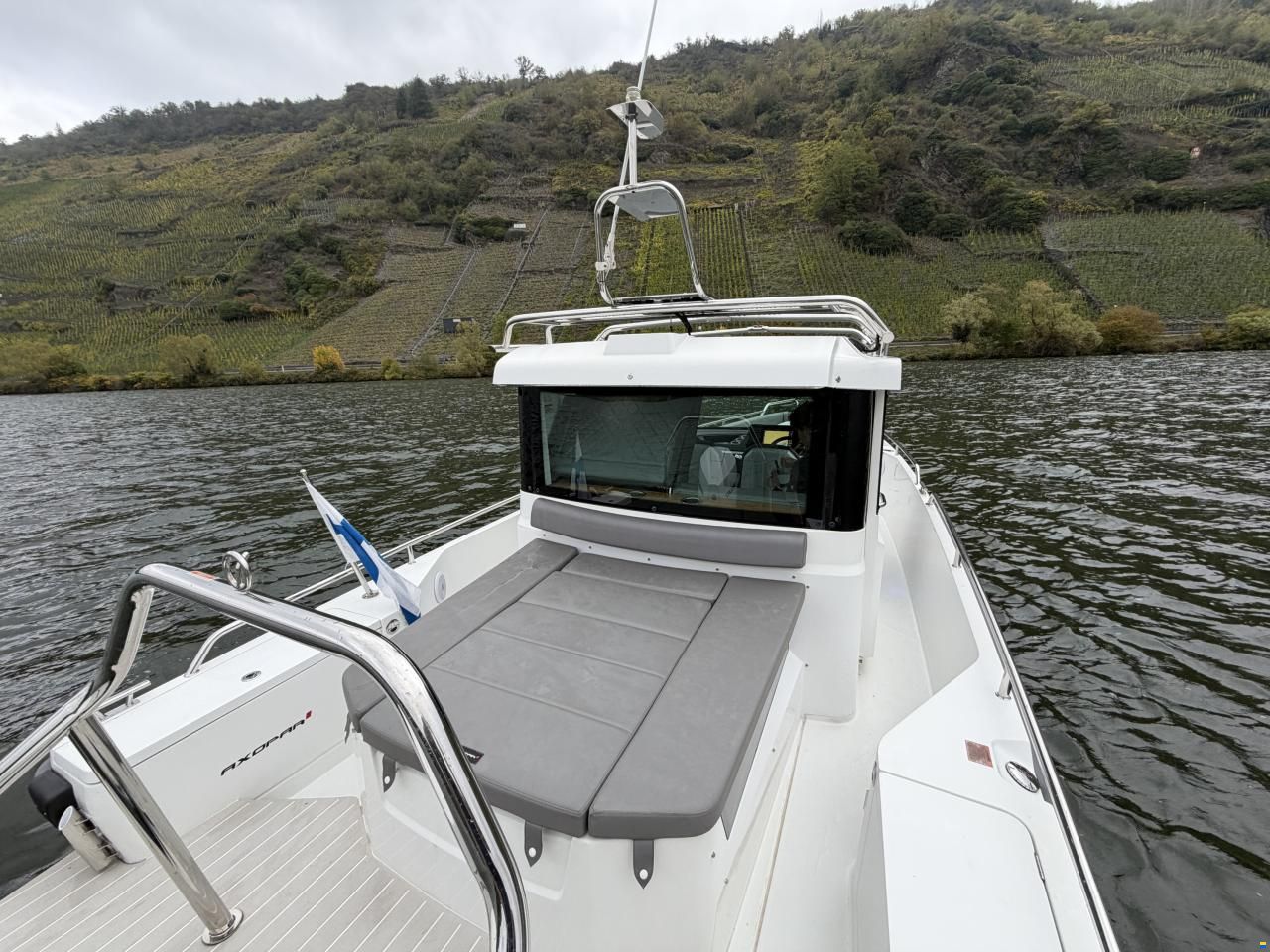 Axopar 28 Cabin