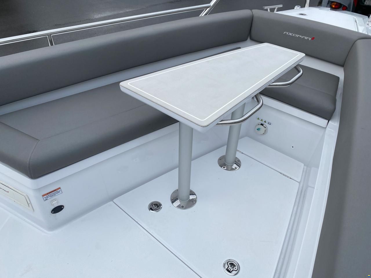 Axopar 28 Cabin