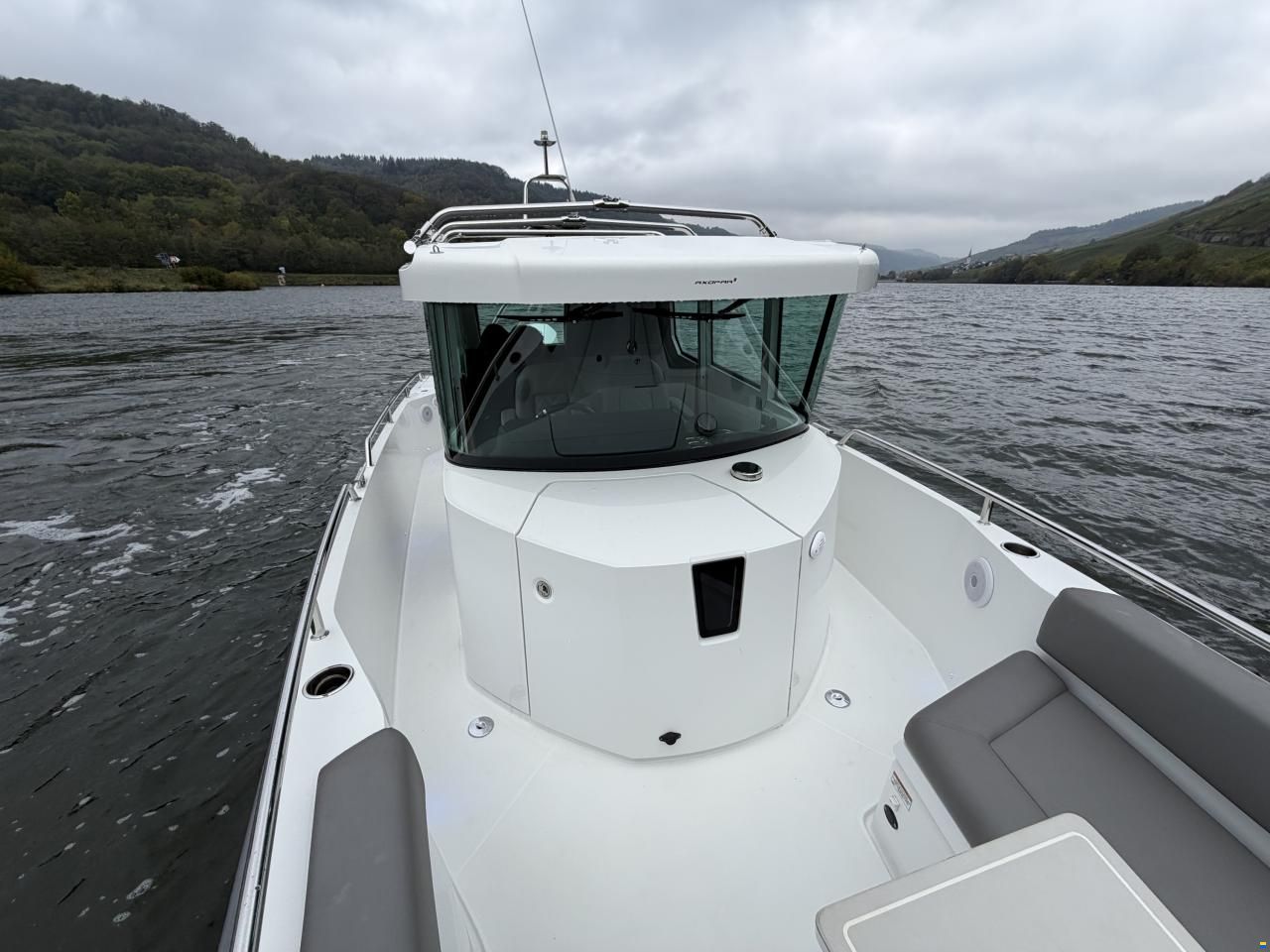 Axopar 28 Cabin