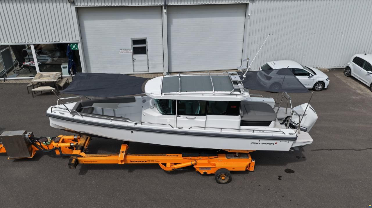 Axopar 28 Cabin