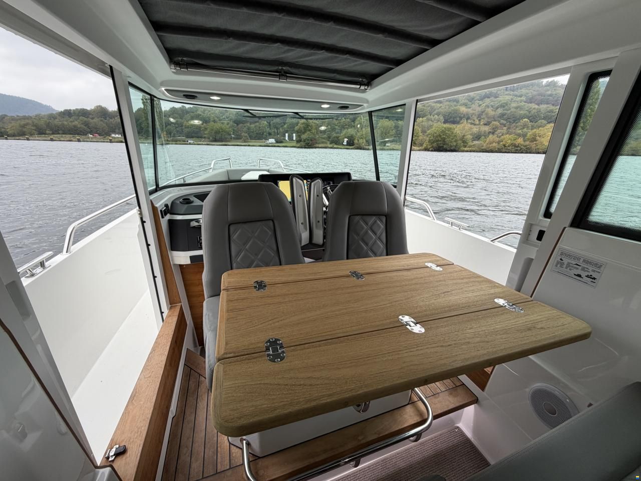 Axopar 28 Cabin