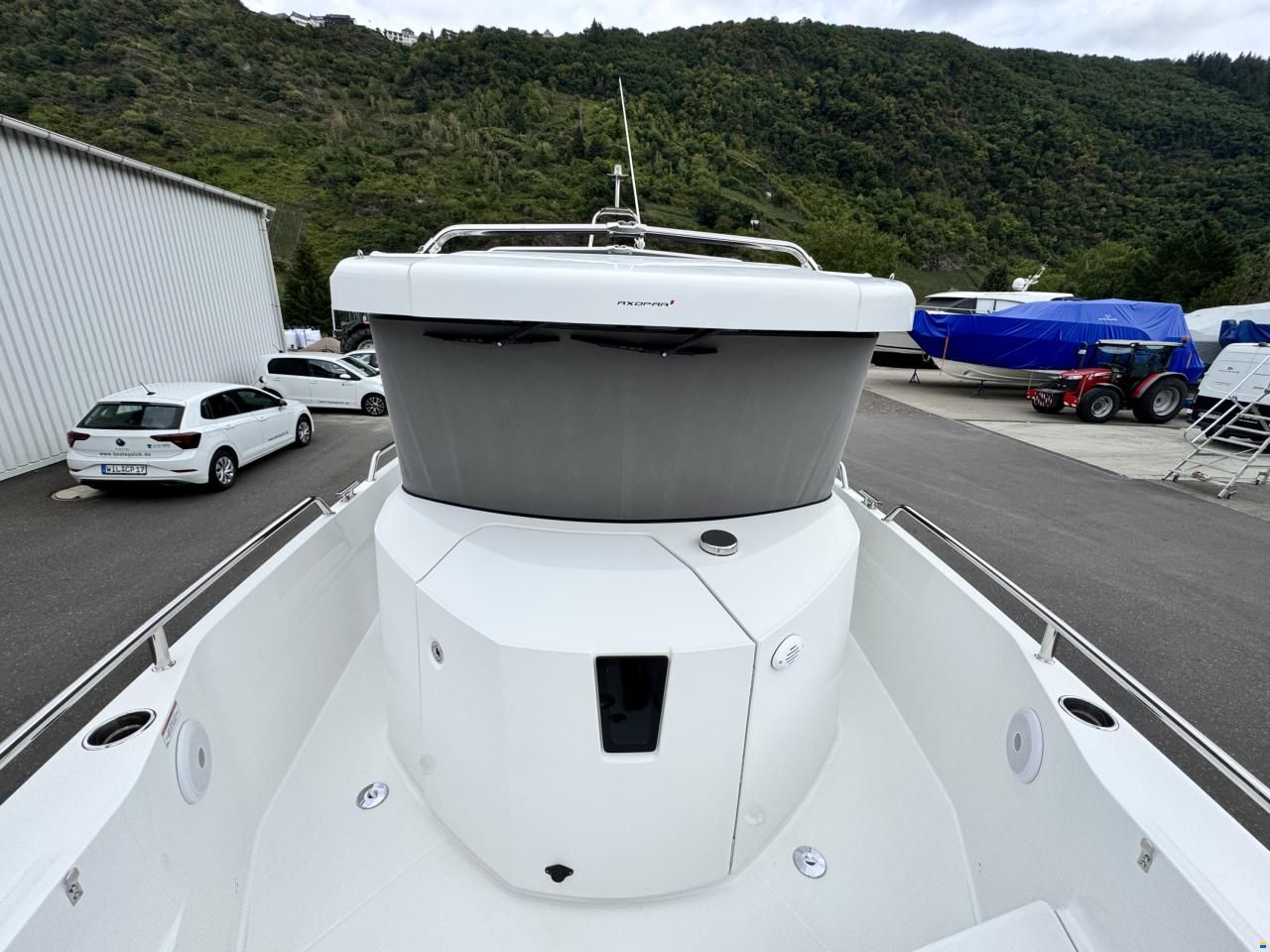 Axopar 28 Cabin