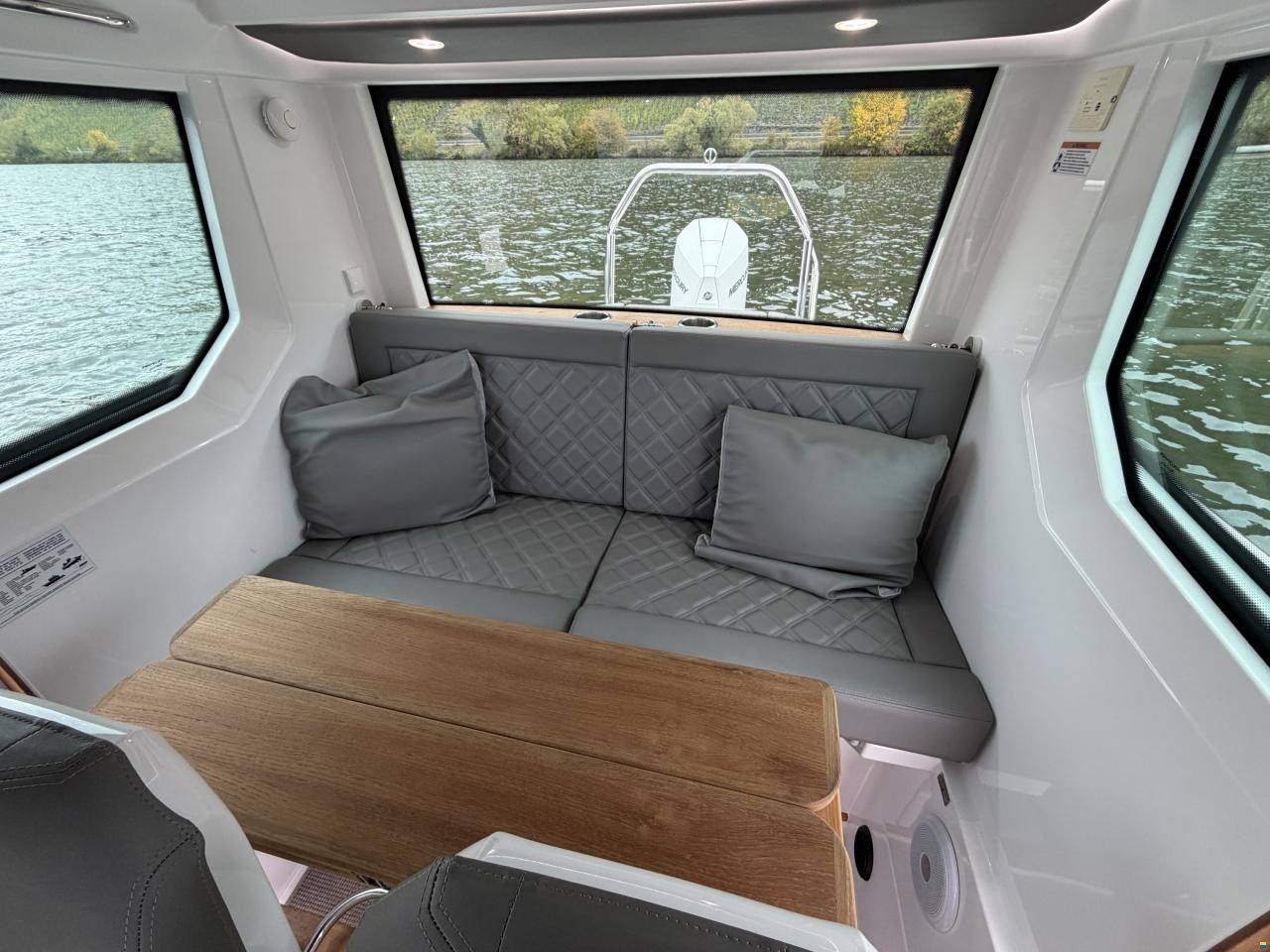 Axopar 28 Cabin