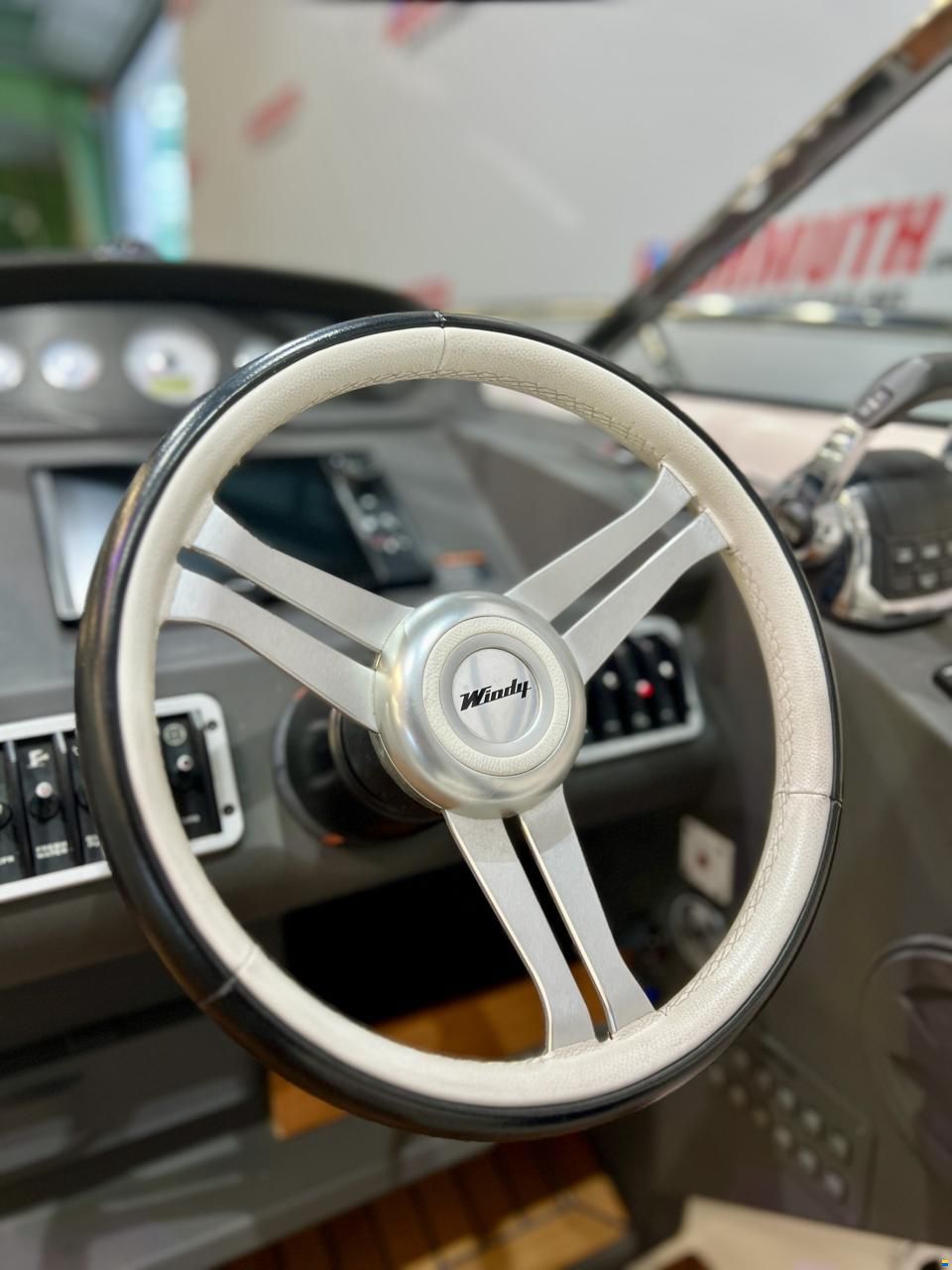 Windy 26 Kharma Signature Edition