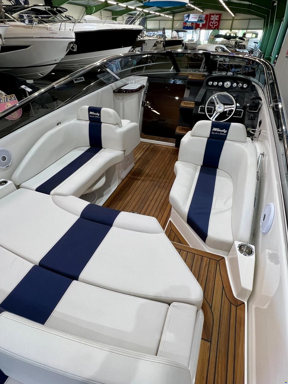 Windy 26 Kharma Signature Edition