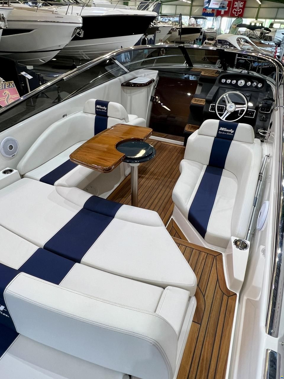 Windy 26 Kharma Signature Edition