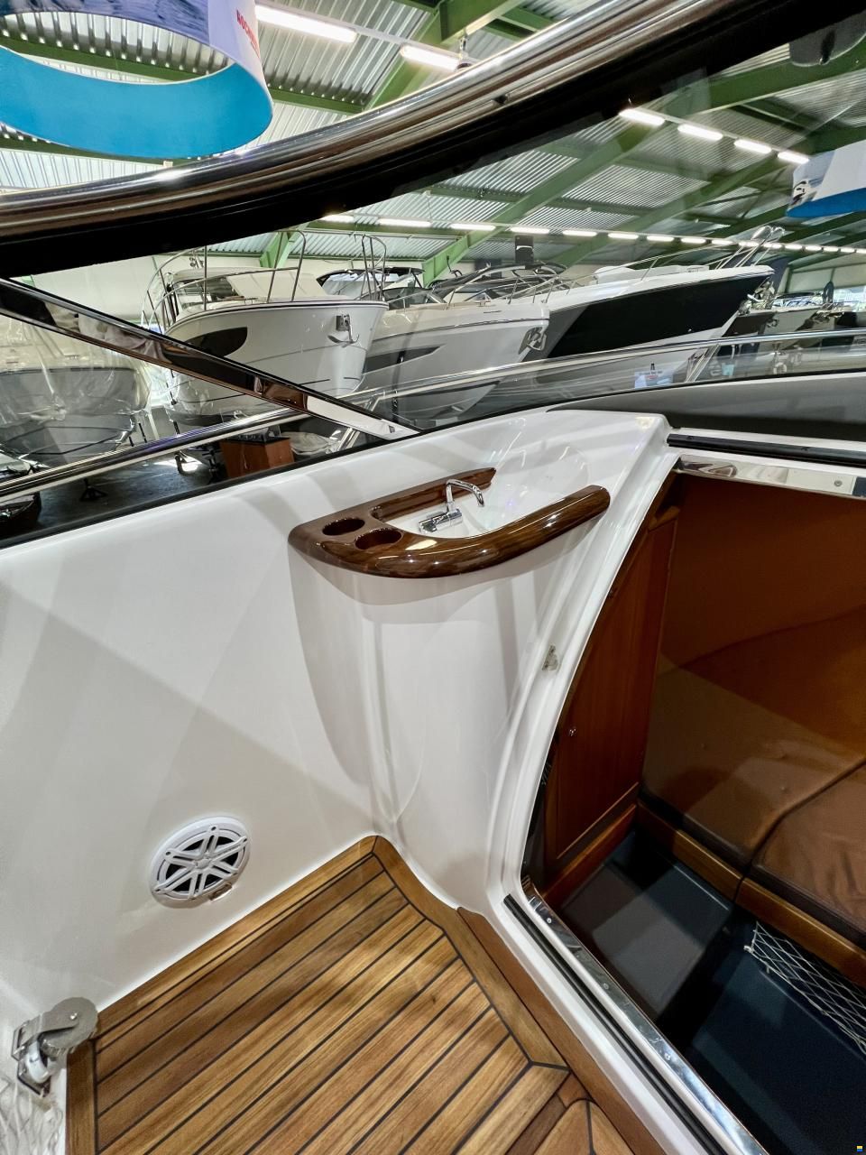 Windy 26 Kharma Signature Edition