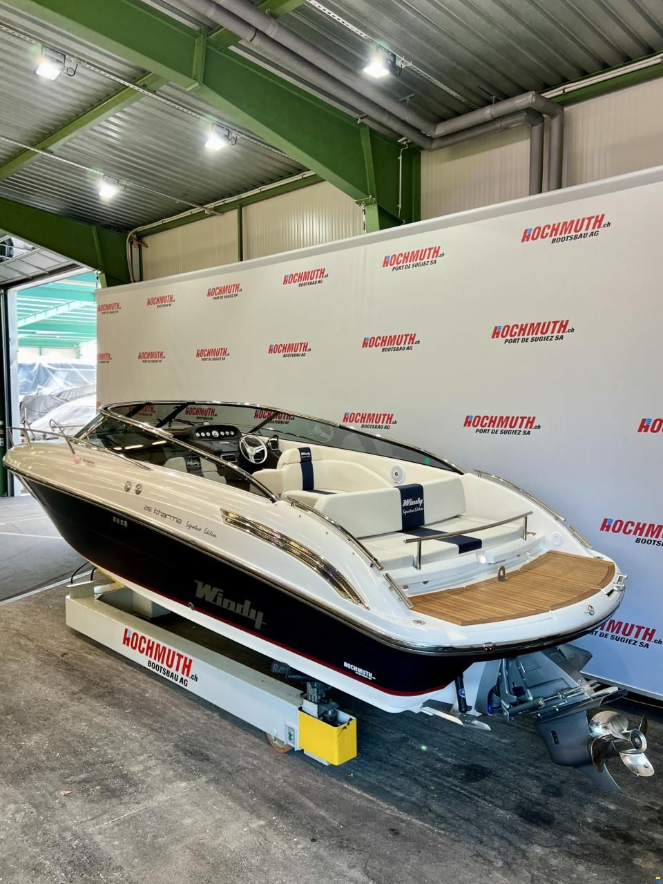 Windy 26 Kharma Signature Edition