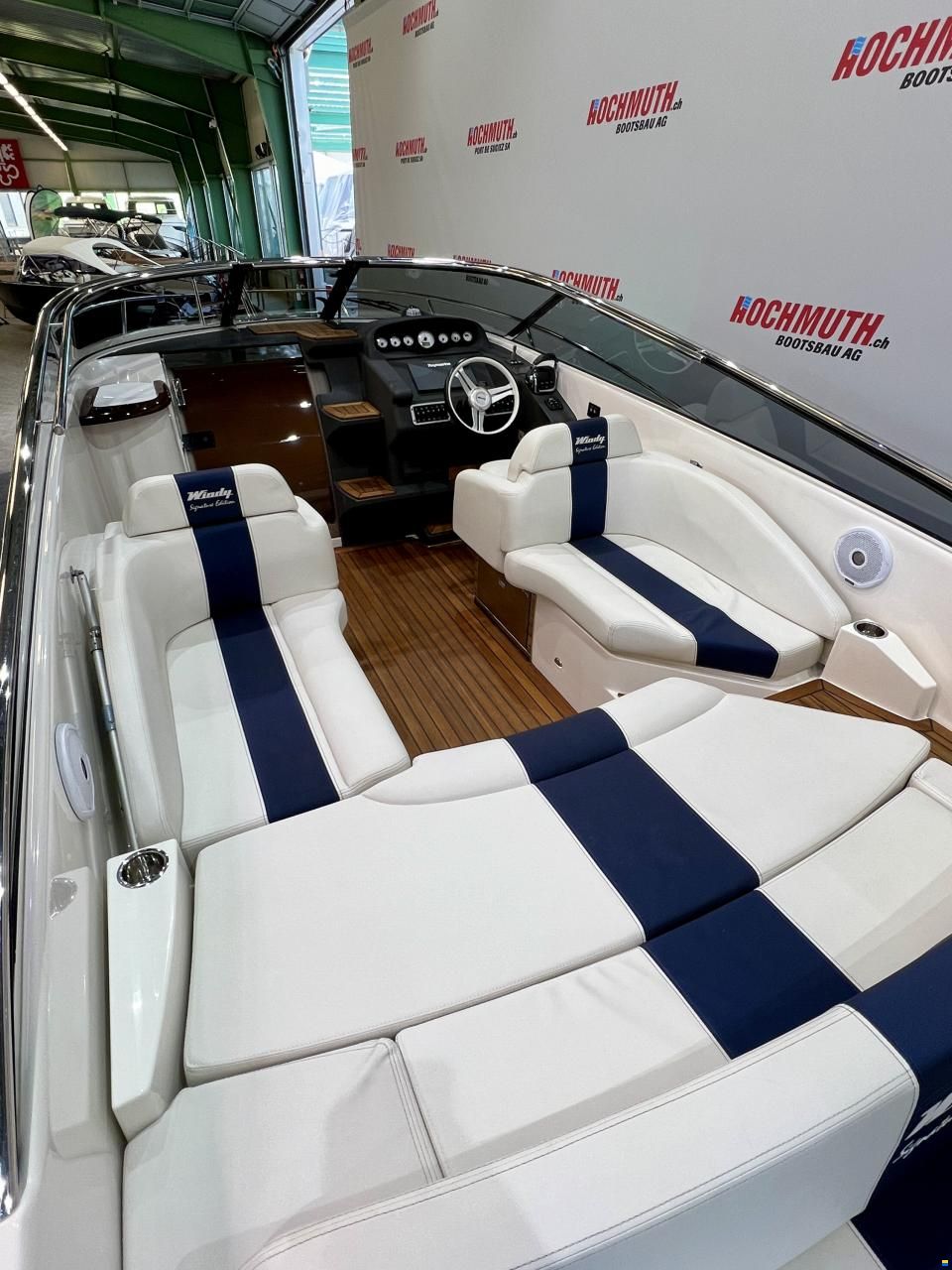 Windy 26 Kharma Signature Edition