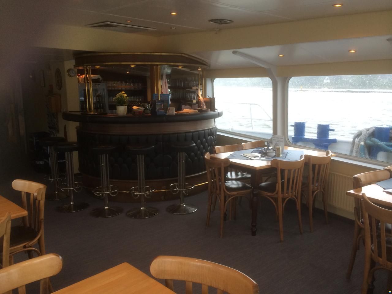 Fahrgastschiff / Hausboot
