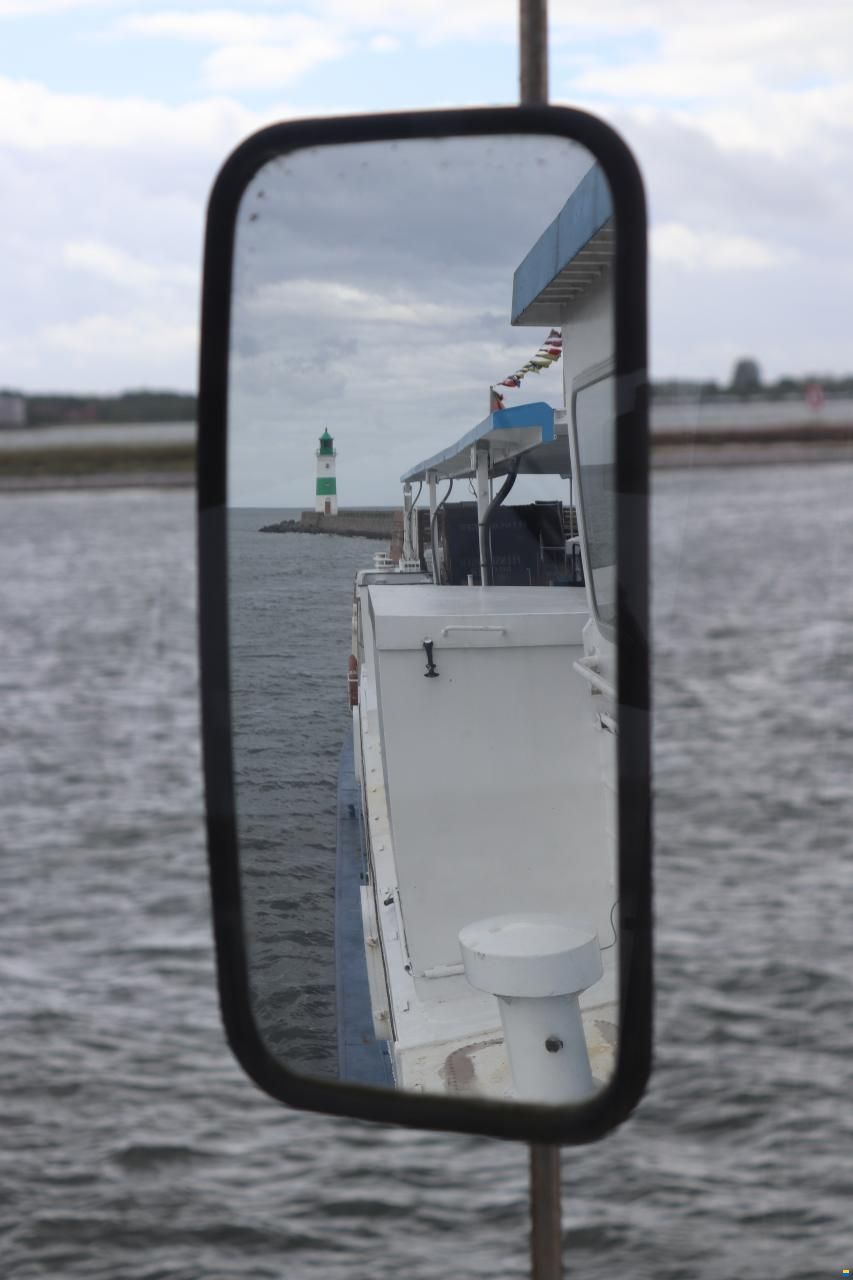 Fahrgastschiff / Hausboot