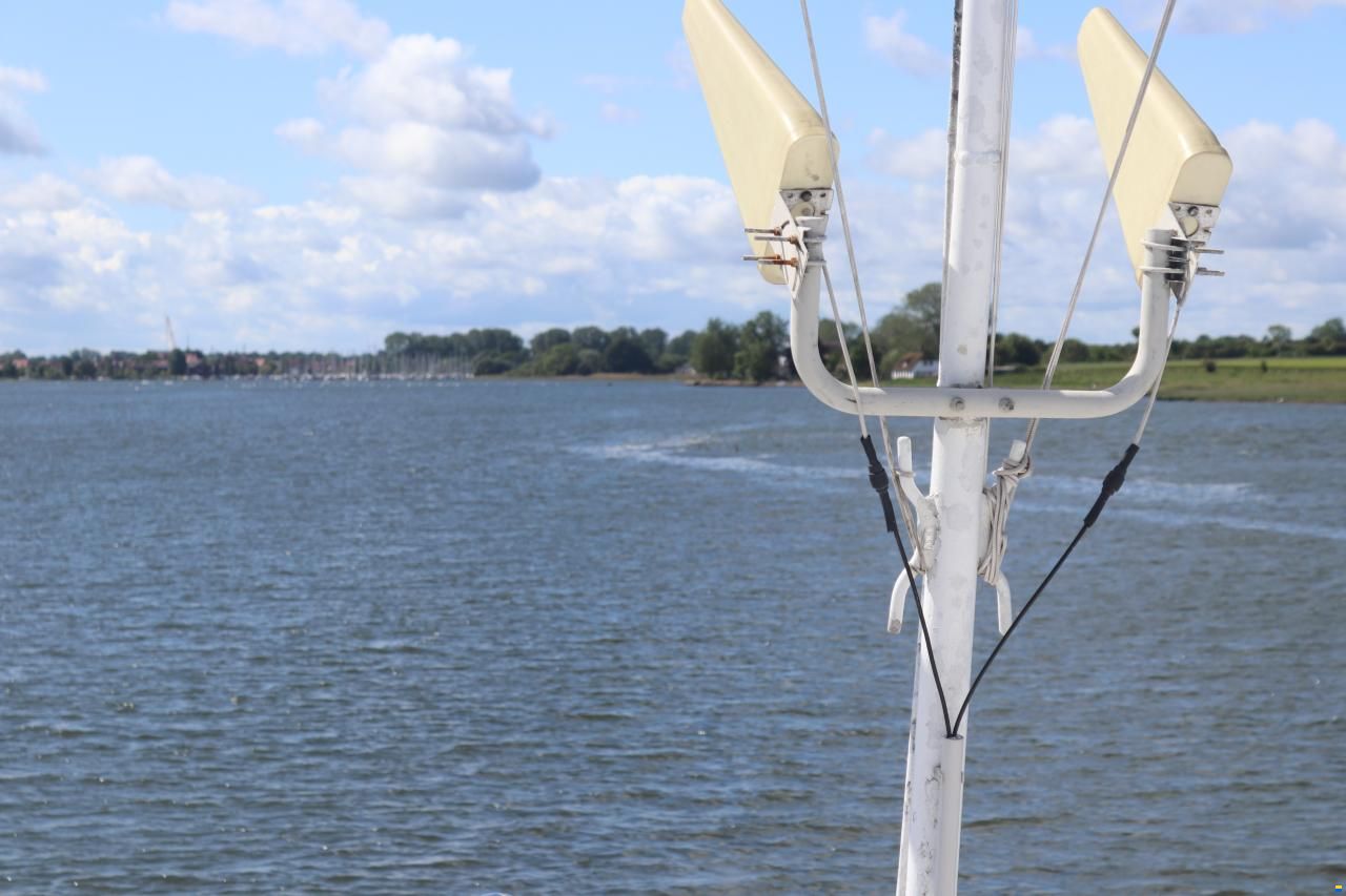 Fahrgastschiff / Hausboot