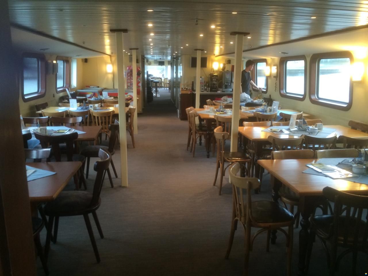 Fahrgastschiff / Hausboot