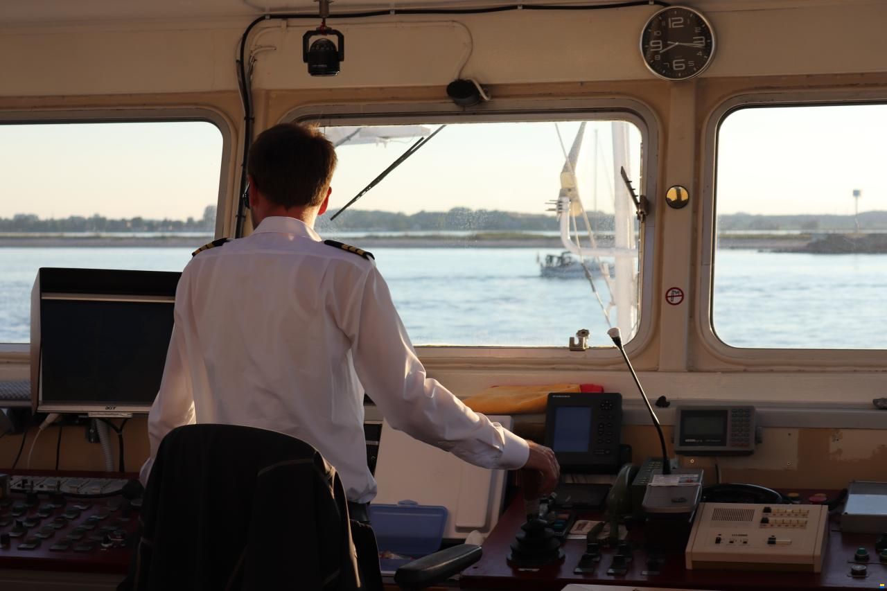 Fahrgastschiff / Hausboot