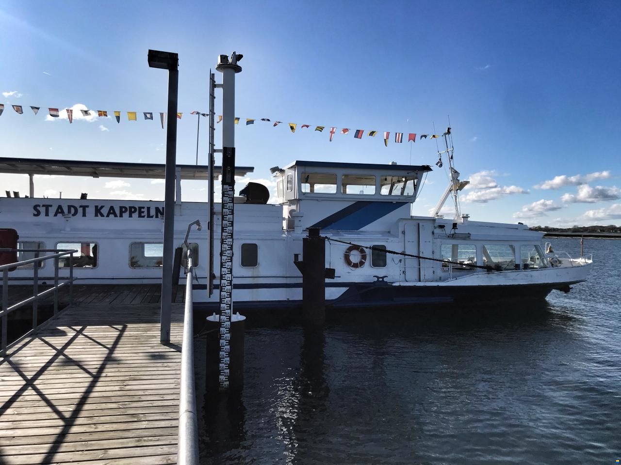 Fahrgastschiff / Hausboot