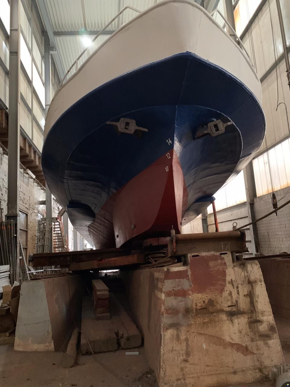 Fahrgastschiff / Hausboot