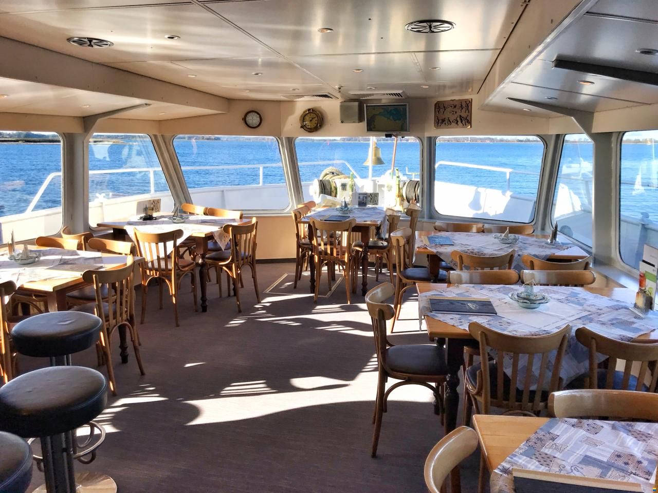 Fahrgastschiff / Hausboot