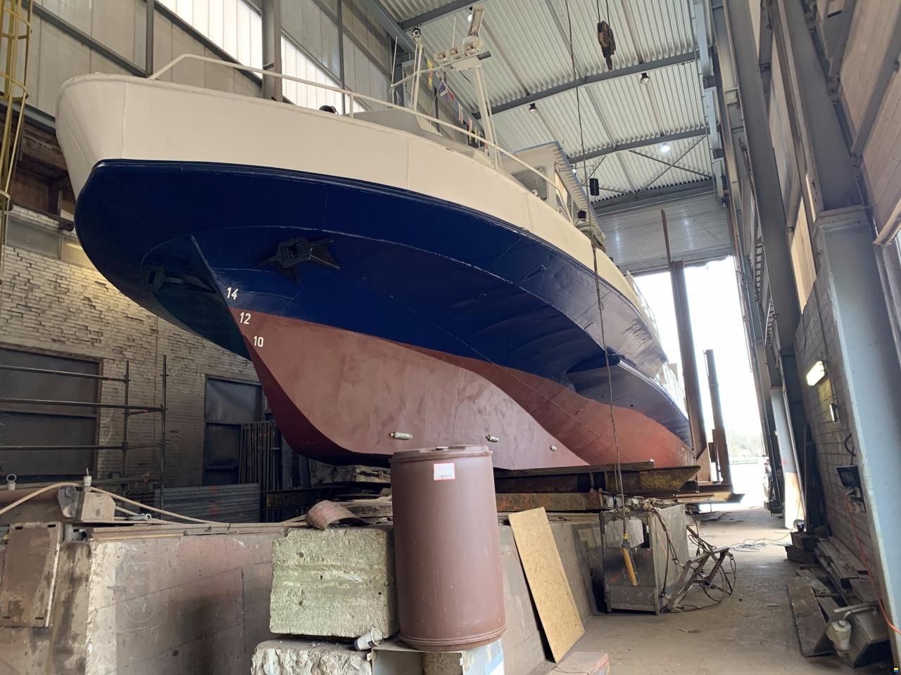 Fahrgastschiff / Hausboot