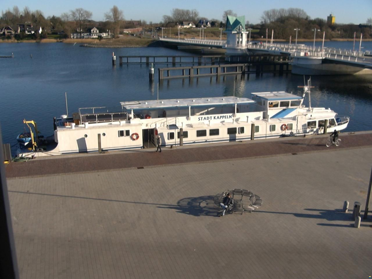 Fahrgastschiff / Hausboot