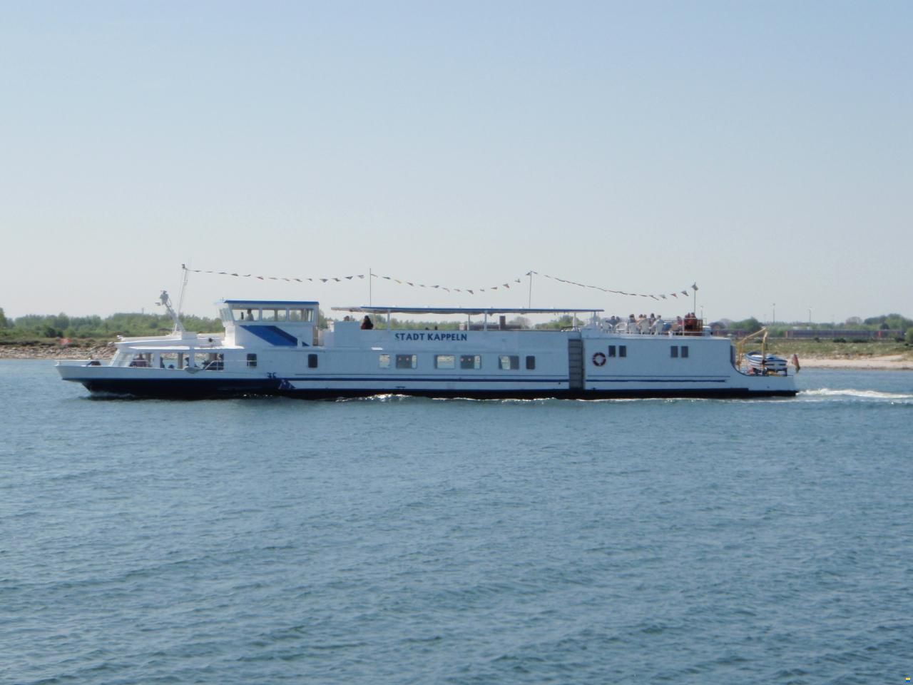 Fahrgastschiff / Hausboot
