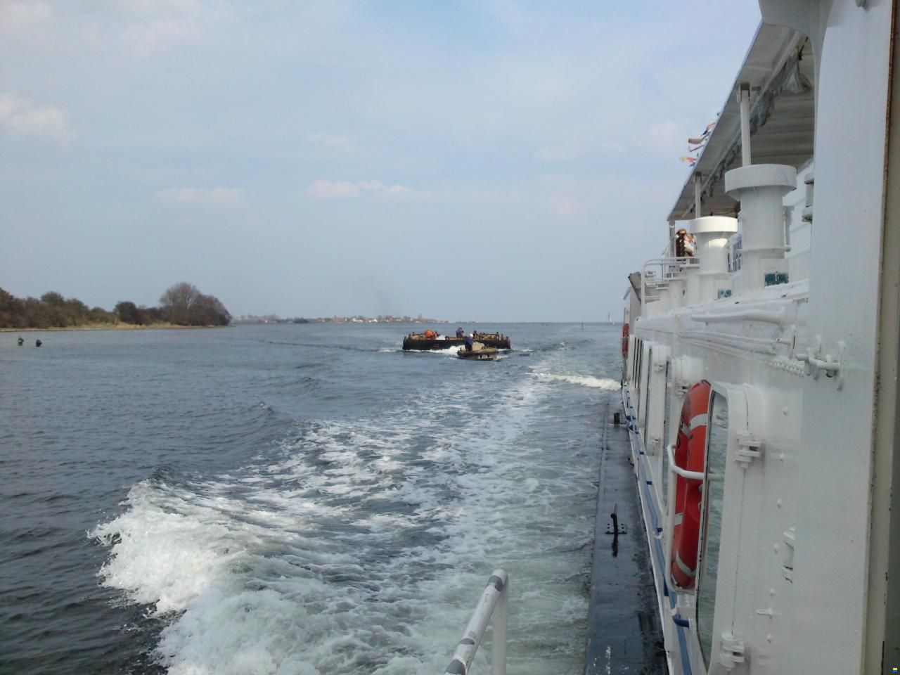 Fahrgastschiff / Hausboot