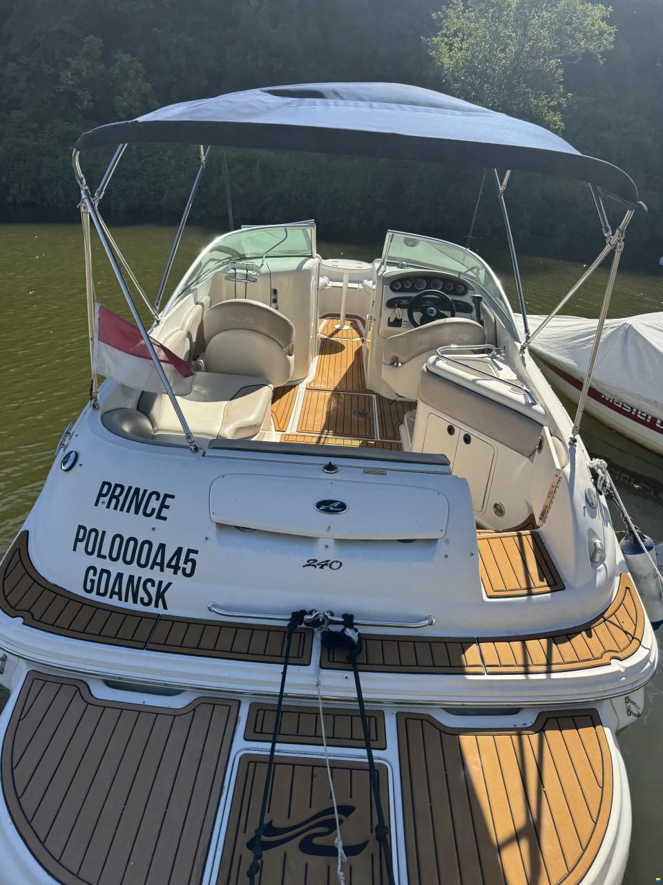 Sea Ray 240 Sundeck