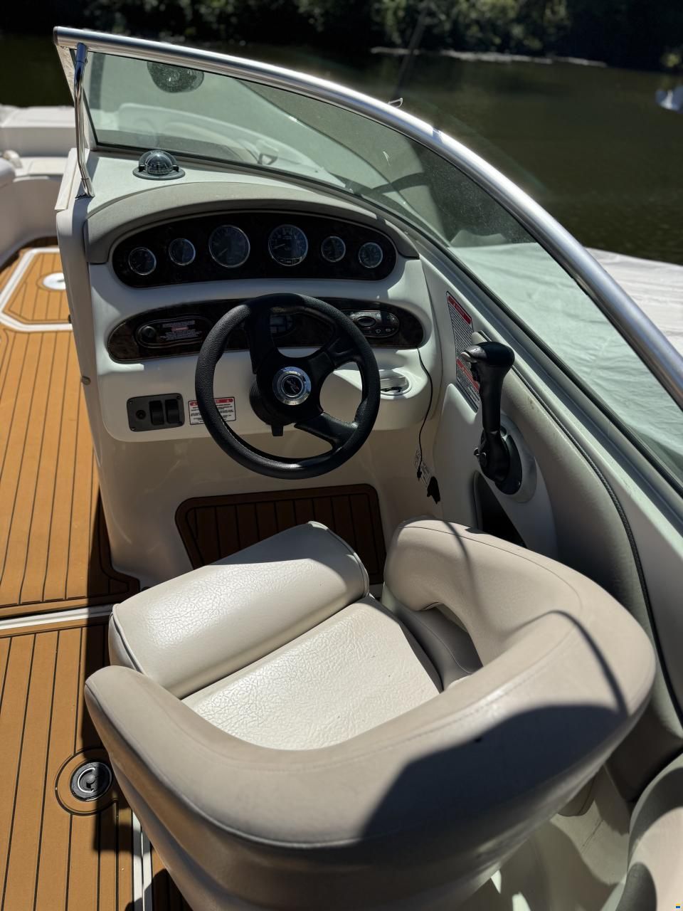 Sea Ray 240 Sundeck