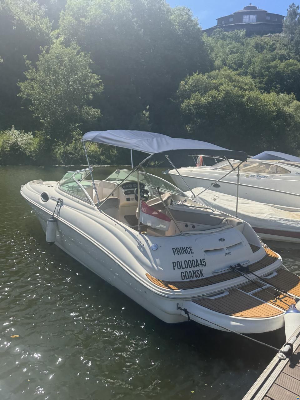Sea Ray 240 Sundeck