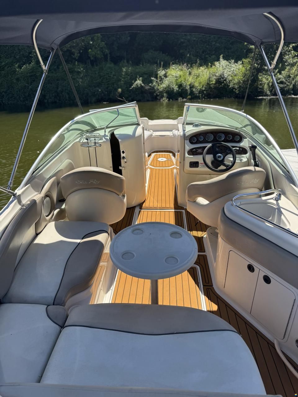 Sea Ray 240 Sundeck
