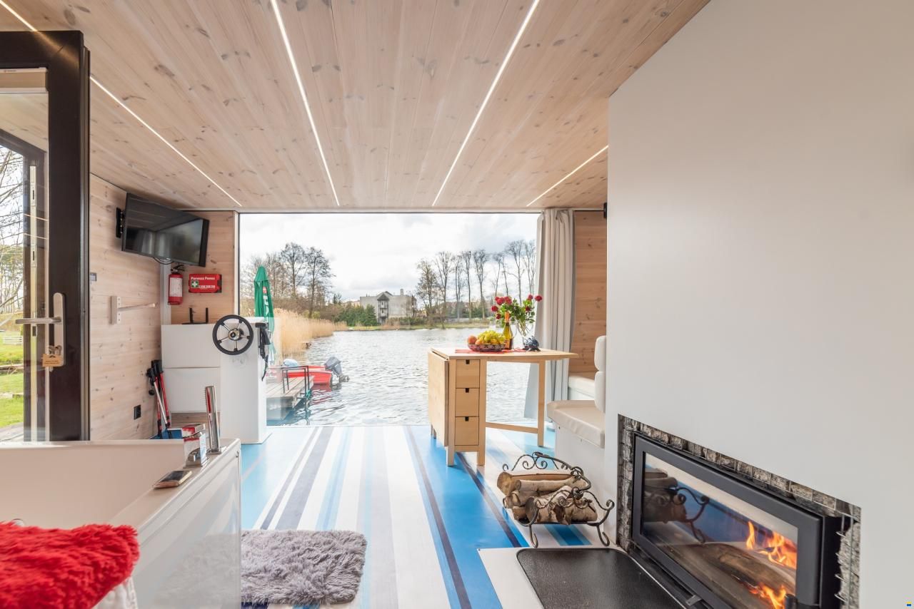 HT Catamarans Houseboat Safety 33