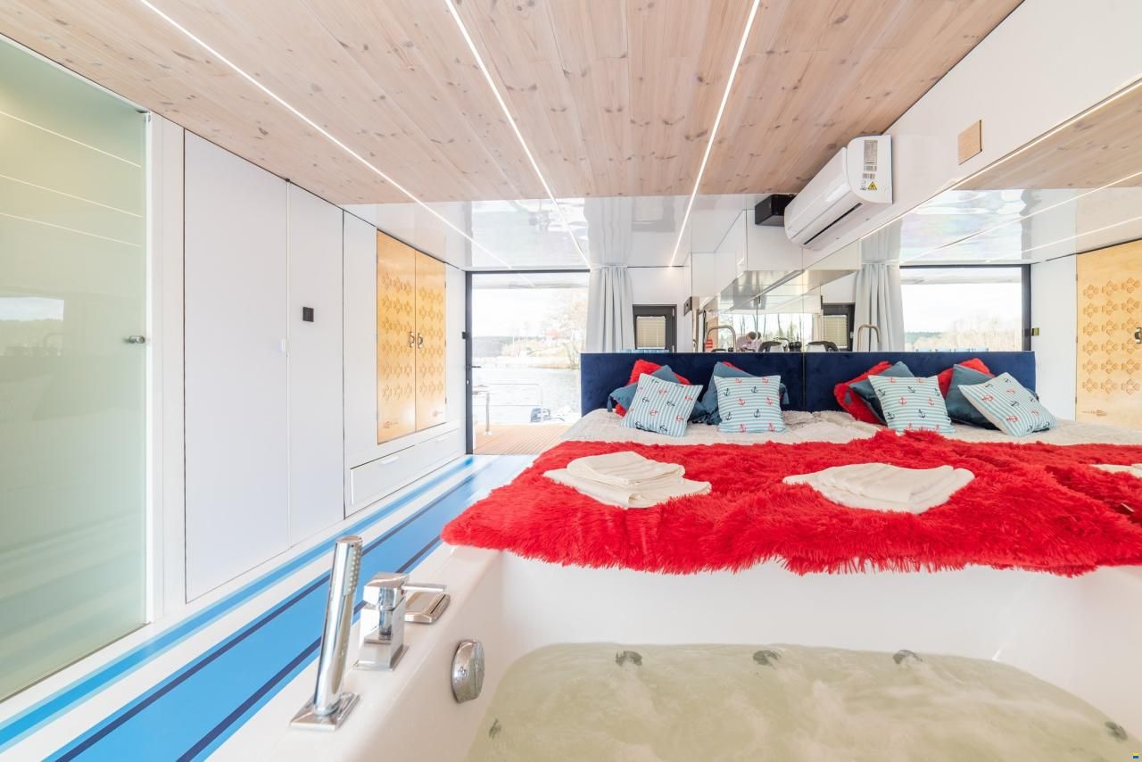 HT Catamarans Houseboat Safety 33