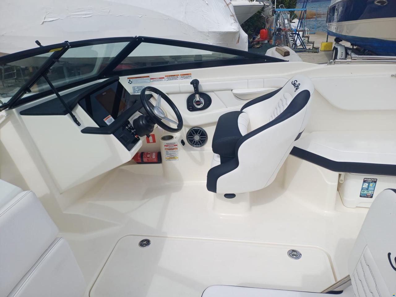 Sea Ray SPX 210 OUTBOARD