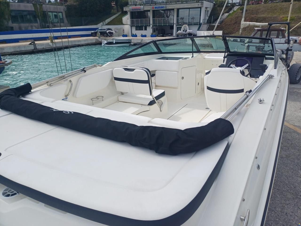 Sea Ray SPX 210 OUTBOARD