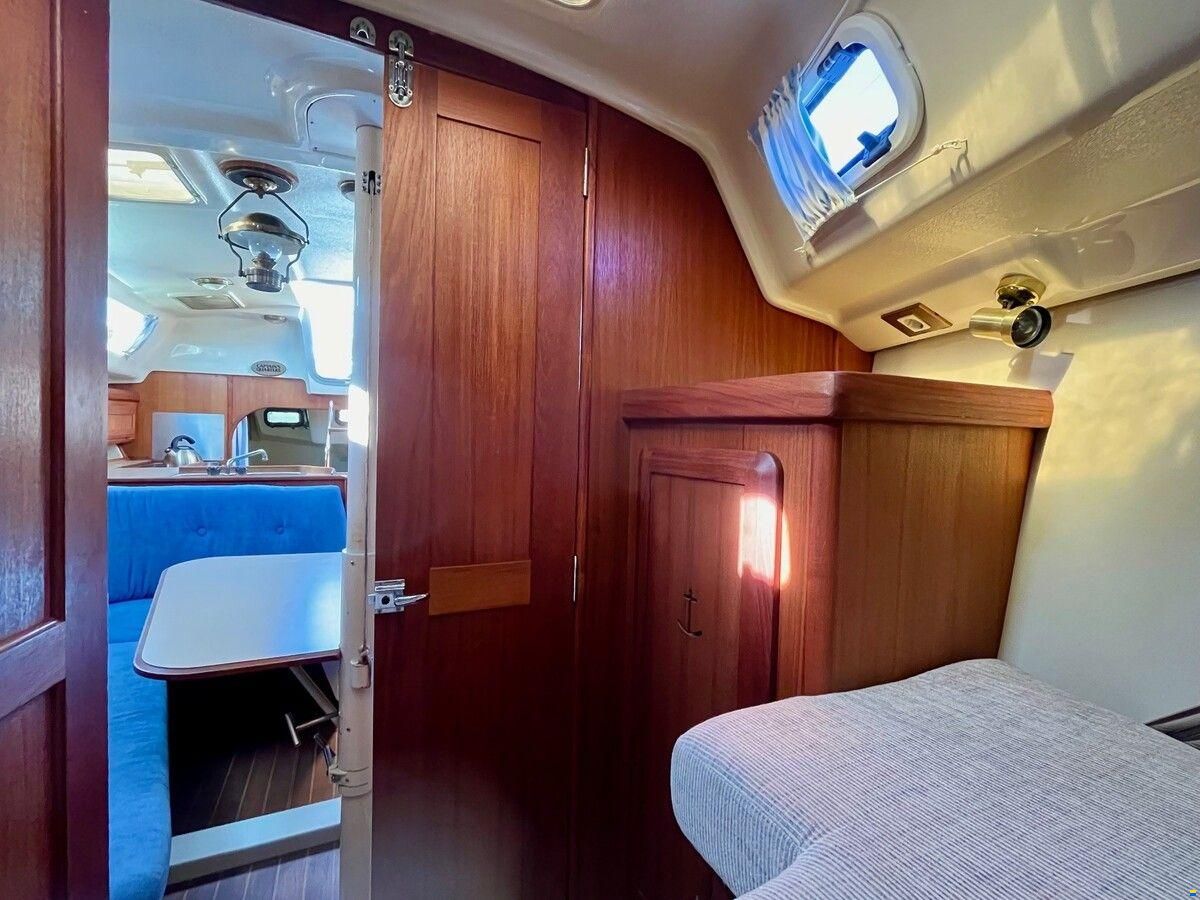 Hunter Marine 30