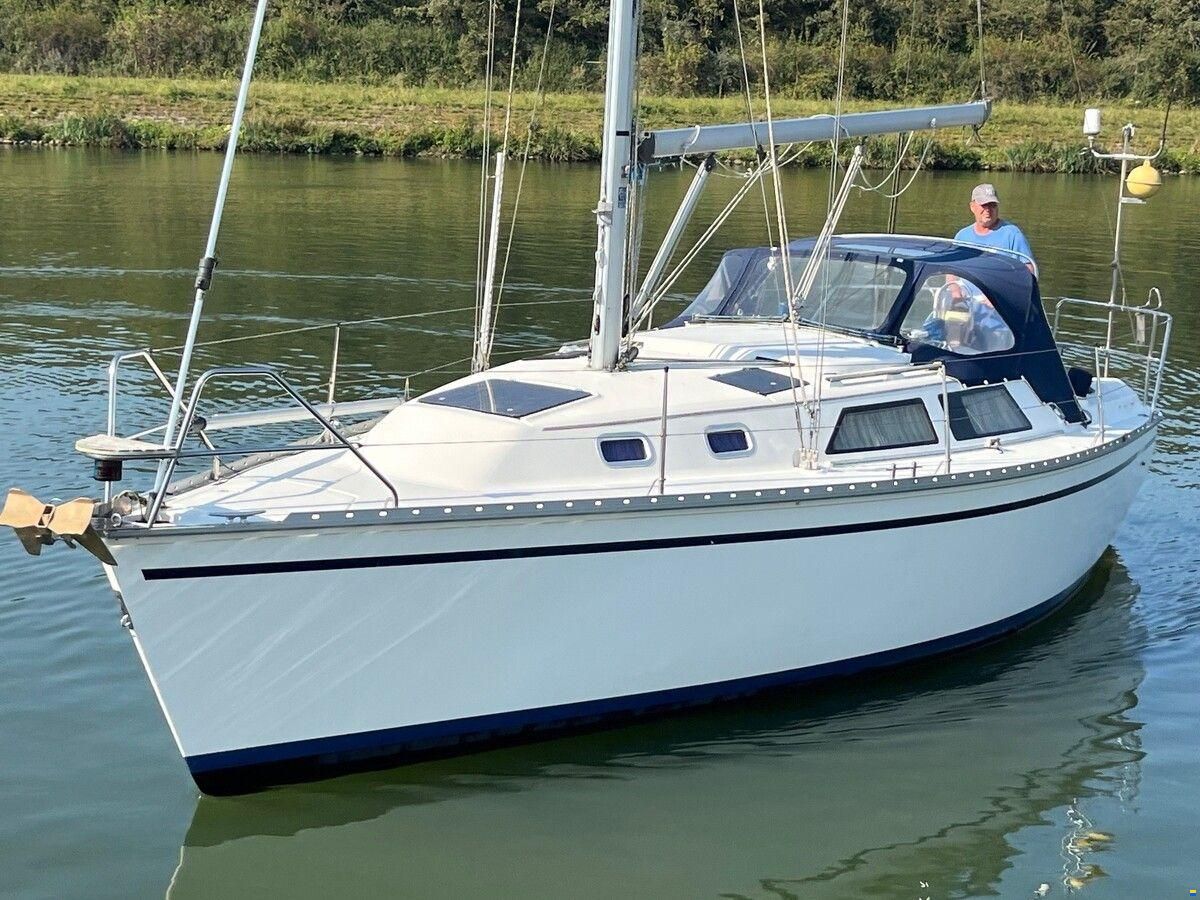 Hunter Marine 30